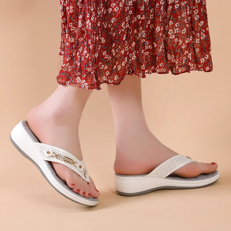 Tongs pour femmes avec soutien de la voÃ»te plantaire et coussinets souples